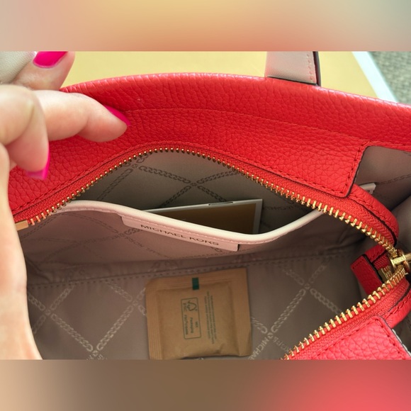 Michael Kors Gigi Spiced Coral Pebbled Leather Messenger Bag, Not Outlet - Picture 13 of 16